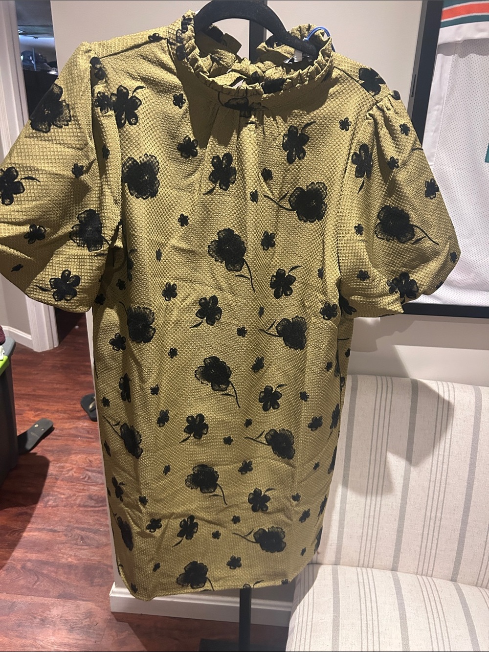 Voy  Floral Ruffle Neck Dress - Black on Olive